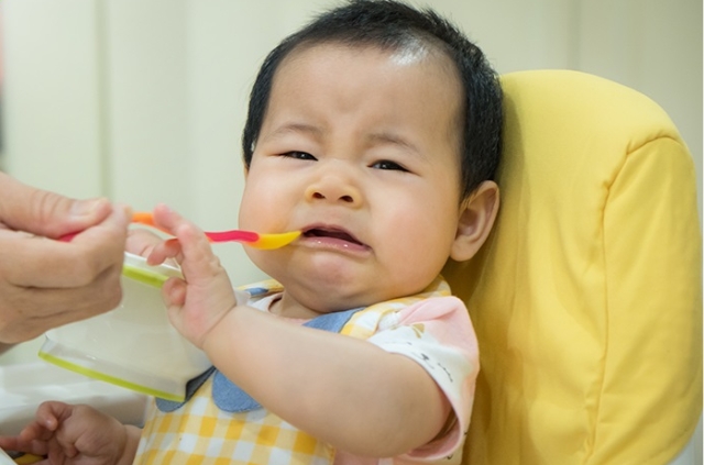 Tăng cân đều đặn là một trong những dấu hiệu cho thấy các em bé đang phát triển khoẻ mạnh