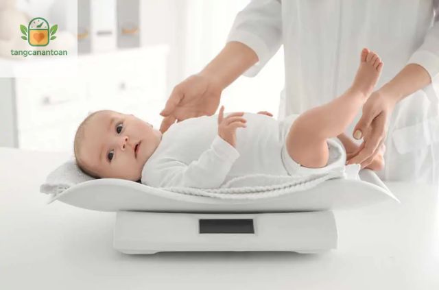 trẻ sơ sinh tháng thứ 3 không tăng cân
